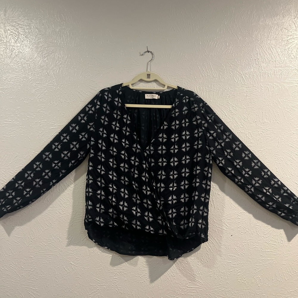 Velvet by Graham & Spencer Navy and White Geometric Blouse